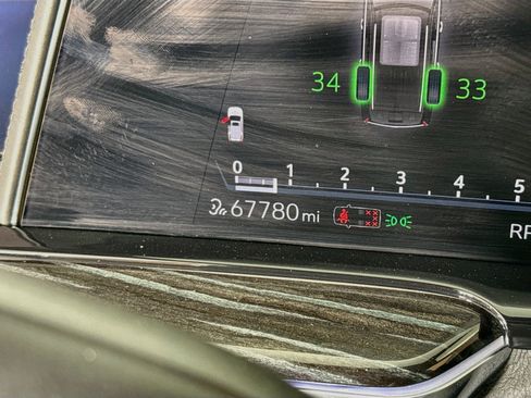Used 2021 Cadillac Escalade Sport RWD image 16