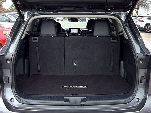 Used 2023 Toyota Highlander XLE image 39