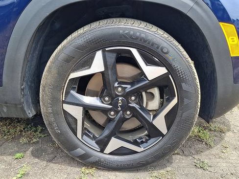 Certified 2025 Kia Seltos EX AWD/4WD image 8