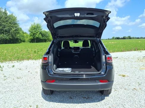 New 2026 Jeep Compass Limited AWD/4WD image 18