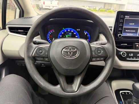 Used 2021 Toyota Corolla LE w/ Carpet Mat Package (TMS) FWD image 6
