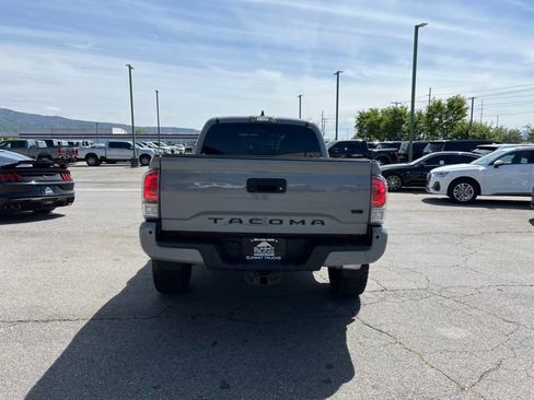 Used 2020 Toyota Tacoma TRD Off-Road w/ TRD Premium Off Road Package AWD/4WD image 6