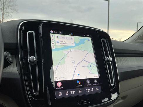 Certified 2024 Volvo XC40 B5 Plus w/ Climate Package image 19