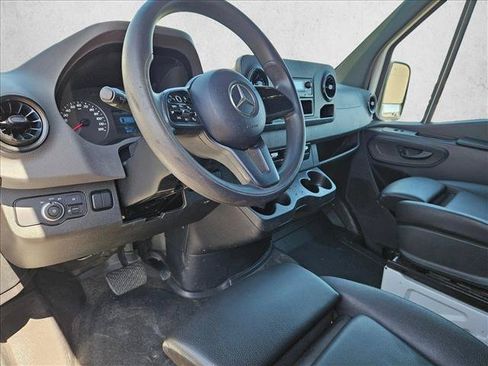 Used 2022 Mercedes-Benz Sprinter 2500 image 9