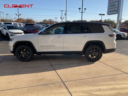 New 2025 Jeep Grand Cherokee L Limited w/ Trailer Tow Package AWD/4WD image 2