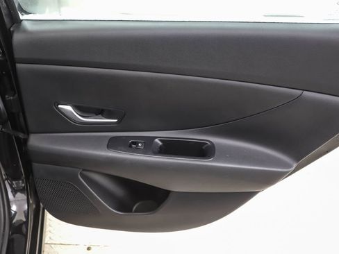 Used 2022 Hyundai Elantra SEL w/ Preferred Accessory Package image 24