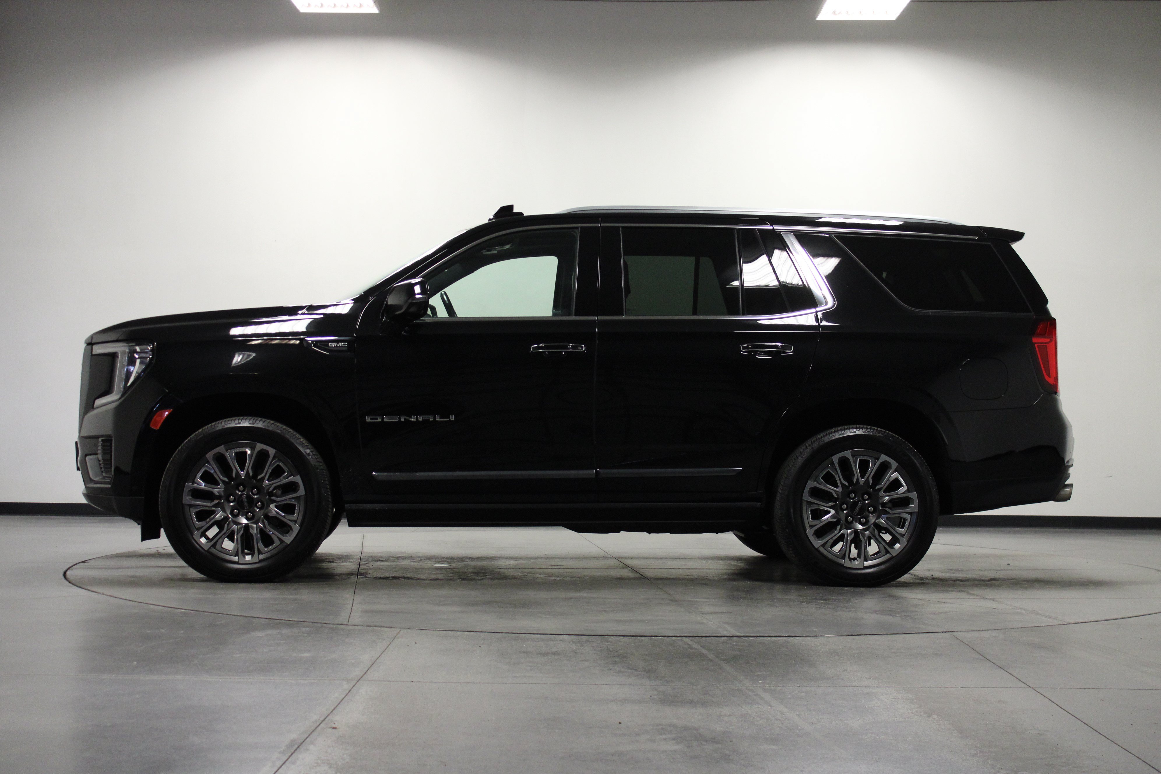 Used 2023 GMC Yukon Denali Ultimate AWD/4WD image 7