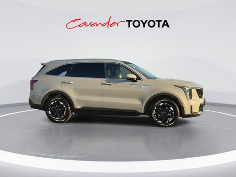 Used 2025 Kia Sorento S w/ Panoramic Sunroof Package FWD image 9
