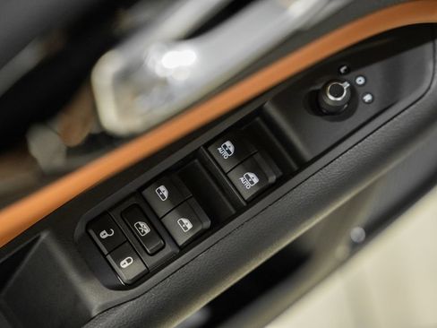 Certified 2025 Jeep Compass Limited AWD/4WD image 39