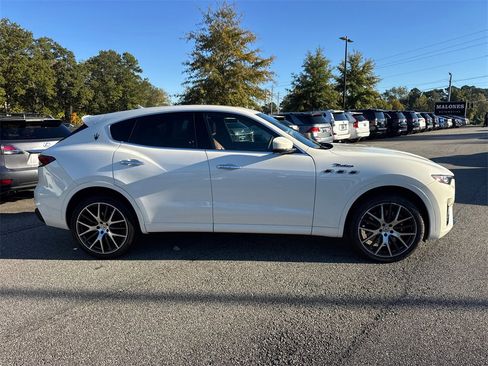 Used 2022 Maserati Levante Modena image 8