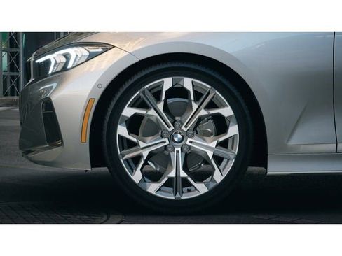 Used 2025 BMW 330i xDrive 330i xDrive w/ Premium Package image 7