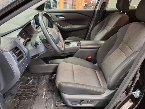 Used 2025 Nissan Rogue SV FWD image 18
