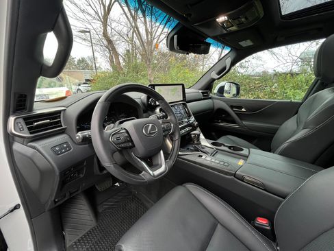 Used 2025 Lexus LX 600 4WD w/ Luxury Package image 24