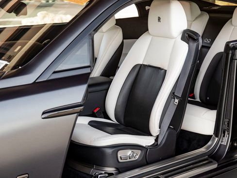 Used 2018 Rolls-Royce Wraith image 23