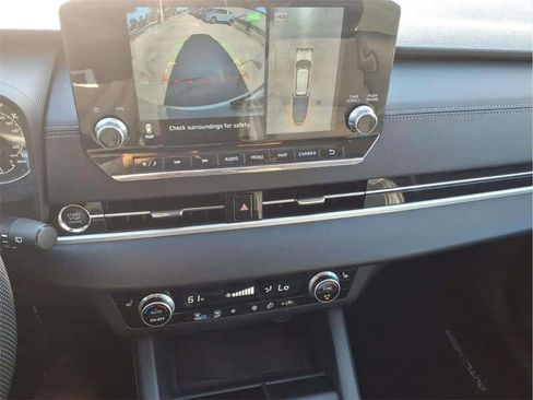 Used 2023 Mitsubishi Outlander SE image 16