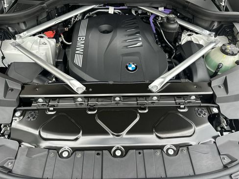 New 2026 BMW X5 xDrive40i w/ M Sport Package AWD/4WD image 25