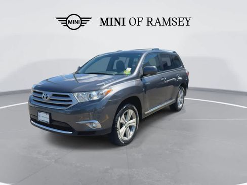 Used 2011 Toyota Highlander Limited w/ Tow Pkg AWD/4WD image 4