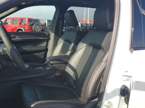 New 2025 Jeep Grand Cherokee Limited image 19