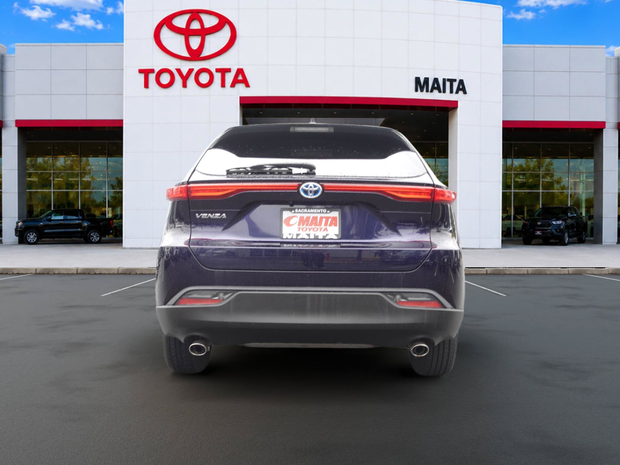 Certified 2024 Toyota Venza LE AWD/4WD image 4