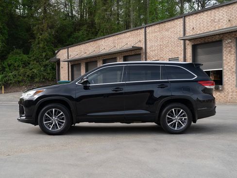 Used 2017 Toyota Highlander XLE w/ Carpet Mat Package image 4