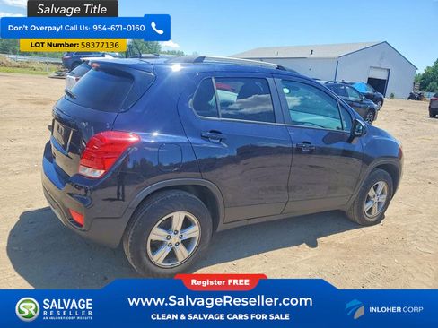 Used 2022 Chevrolet Trax LT w/ LT Convenience Package AWD/4WD image 4