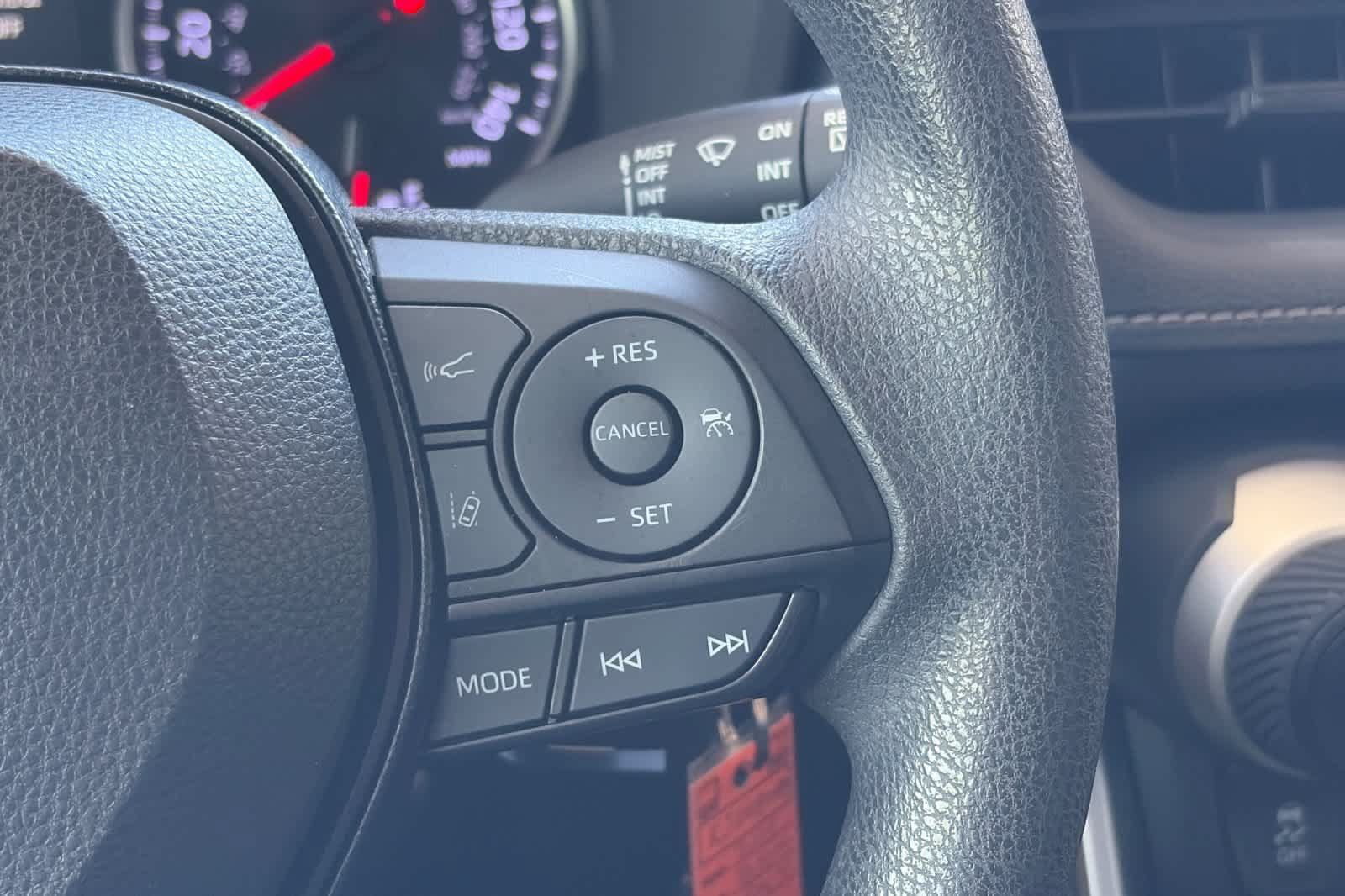 Used 2019 Toyota RAV4 LE FWD image 25