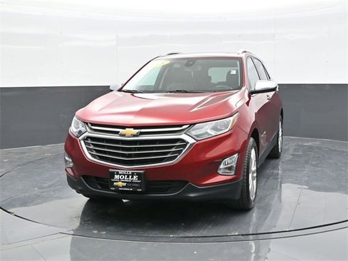 Used 2018 Chevrolet Equinox Premier image 2