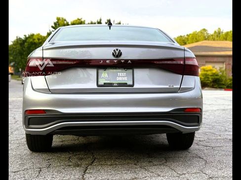 Used 2025 Volkswagen Jetta SE image 22
