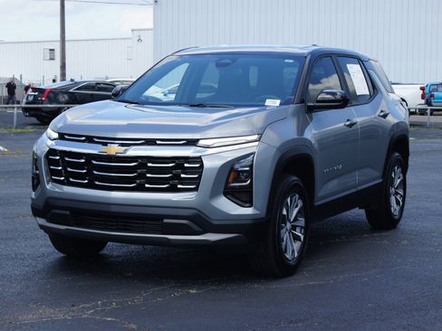 Used 2026 Chevrolet Equinox LT w/ LPO, Floor Liner Package FWD image 2