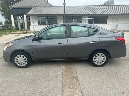 Used 2018 Nissan Versa SV FWD image 4