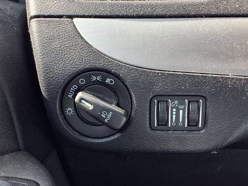Used 2017 Dodge Grand Caravan GT FWD image 23