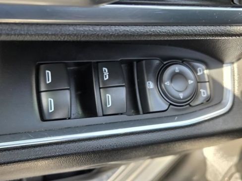 Used 2022 Chevrolet Silverado 1500 LT AWD/4WD image 26