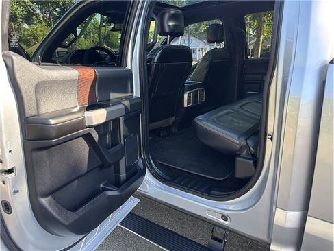 Used 2016 Ford F150 Platinum w/ Equipment Group 701A Luxury AWD/4WD image 11