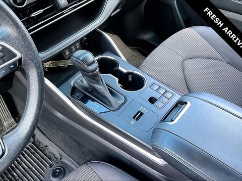 Used 2023 Toyota Highlander L FWD image 17