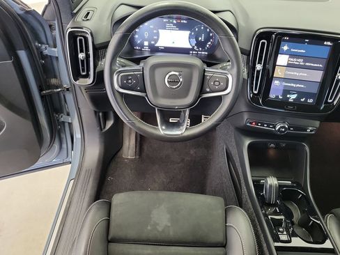 Used 2021 Volvo XC40 T4 R-Design w/ Climate Package FWD image 17