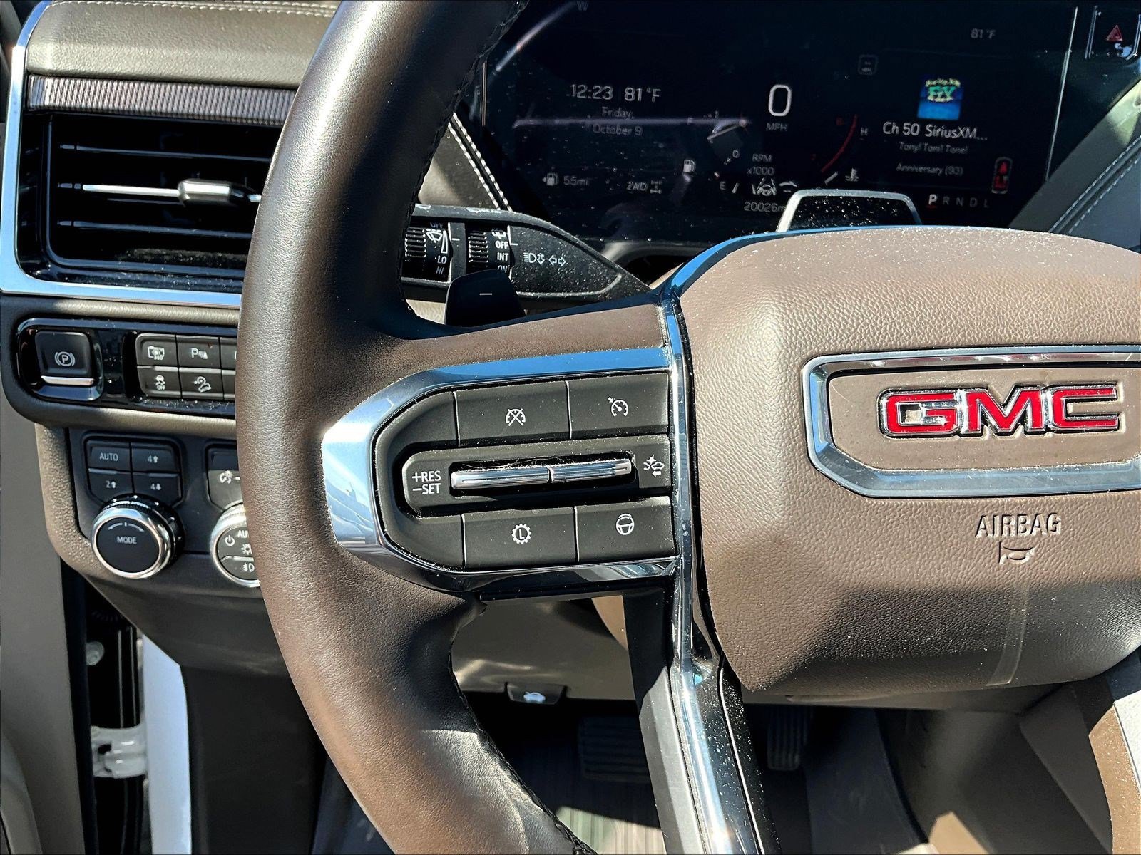 Used 2026 GMC Yukon Elevation w/ Elevation Premium Package AWD/4WD image 11