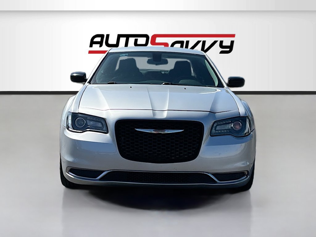 Used 2019 Chrysler 300 Touring w/ Sport Appearance Package RWD image 2