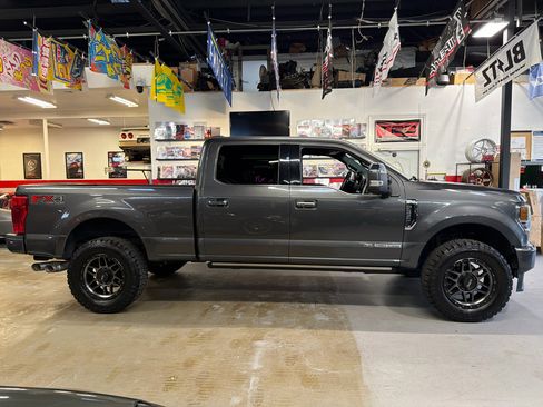 Used 2020 Ford F350 Platinum w/ FX4 Off-Road Package image 3