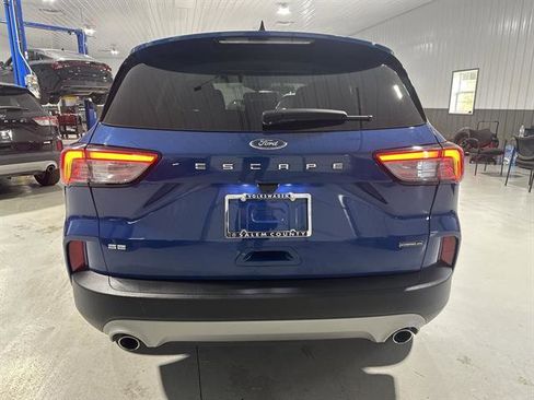 Used 2022 Ford Escape SE image 6