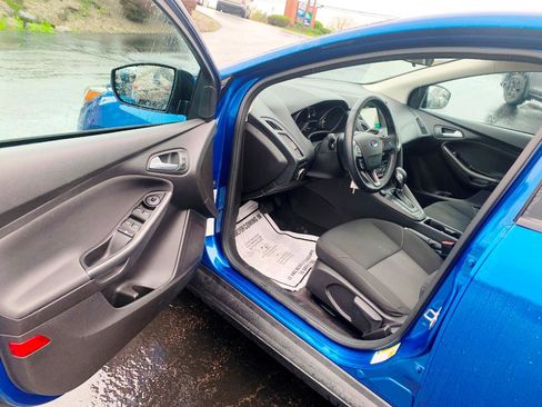 Used 2018 Ford Focus SEL w/ Winter Package FWD image 4