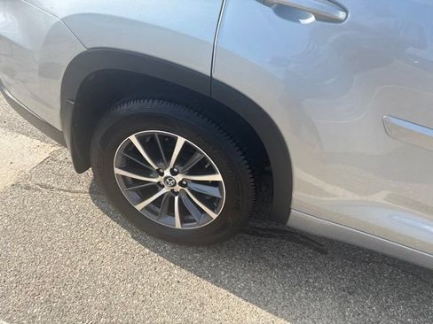Used 2017 Toyota Highlander XLE AWD/4WD image 4