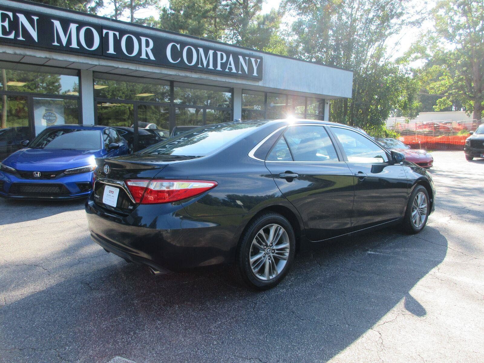 Used 2016 Toyota Camry SE w/ Moonroof Package FWD image 5