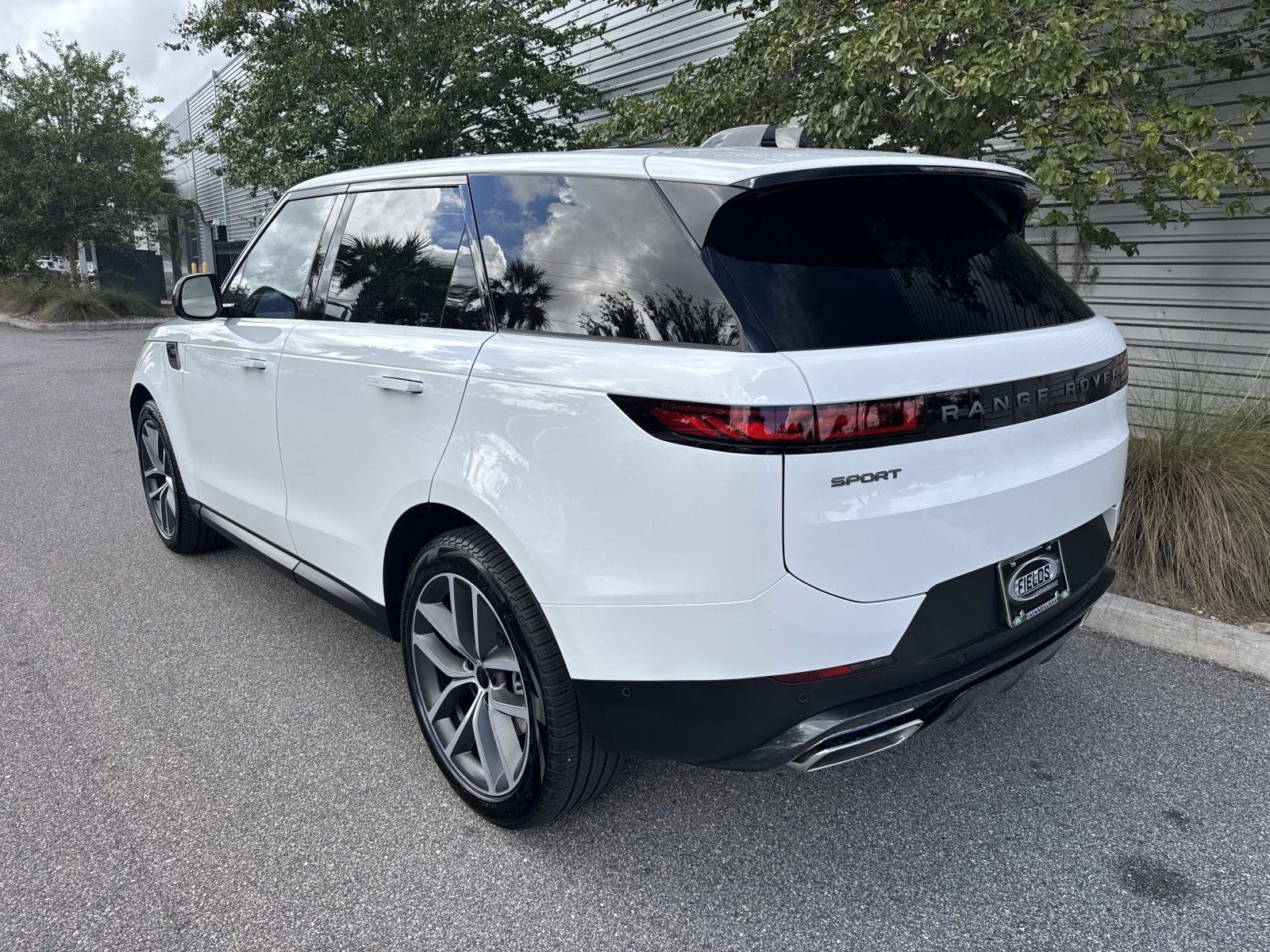New 2027 Land Rover Range Rover Sport SE AWD/4WD image 3
