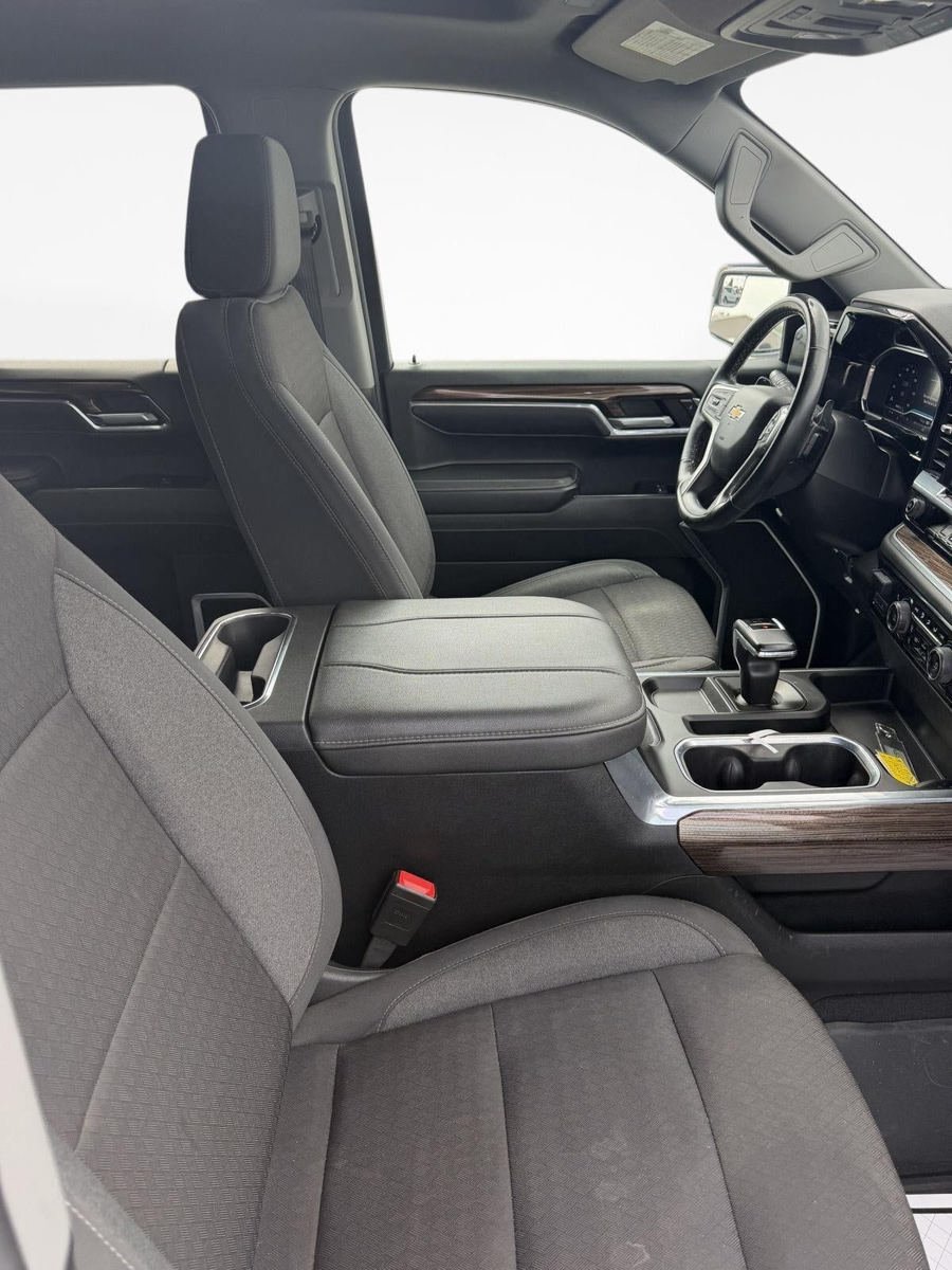 Used 2024 Chevrolet Silverado 1500 LT AWD/4WD image 6