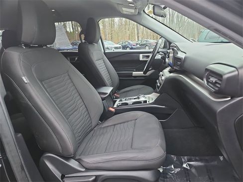 Used 2021 Ford Explorer XLT image 26