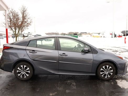 Used 2019 Toyota Prius XLE image 4