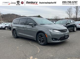 Used 2020 Chrysler Pacifica Touring-L w/ S Appearance Package video 1