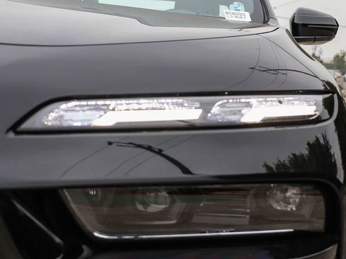 Used 2023 BMW 740i w/ Executive Package RWD image 9