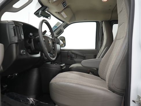 Used 2025 Chevrolet Express 3500 LT w/ LT Preferred Equipment Group RWD image 19