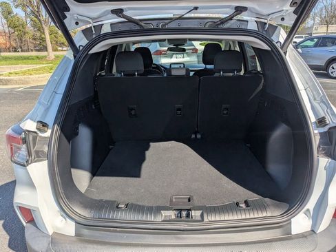 Used 2022 Ford Escape SE w/ SE Sport Appearance Package FWD image 16